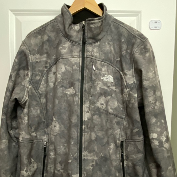 EEUC The North Face Grey Winter Camo print
jacket - Picture 1 of 6